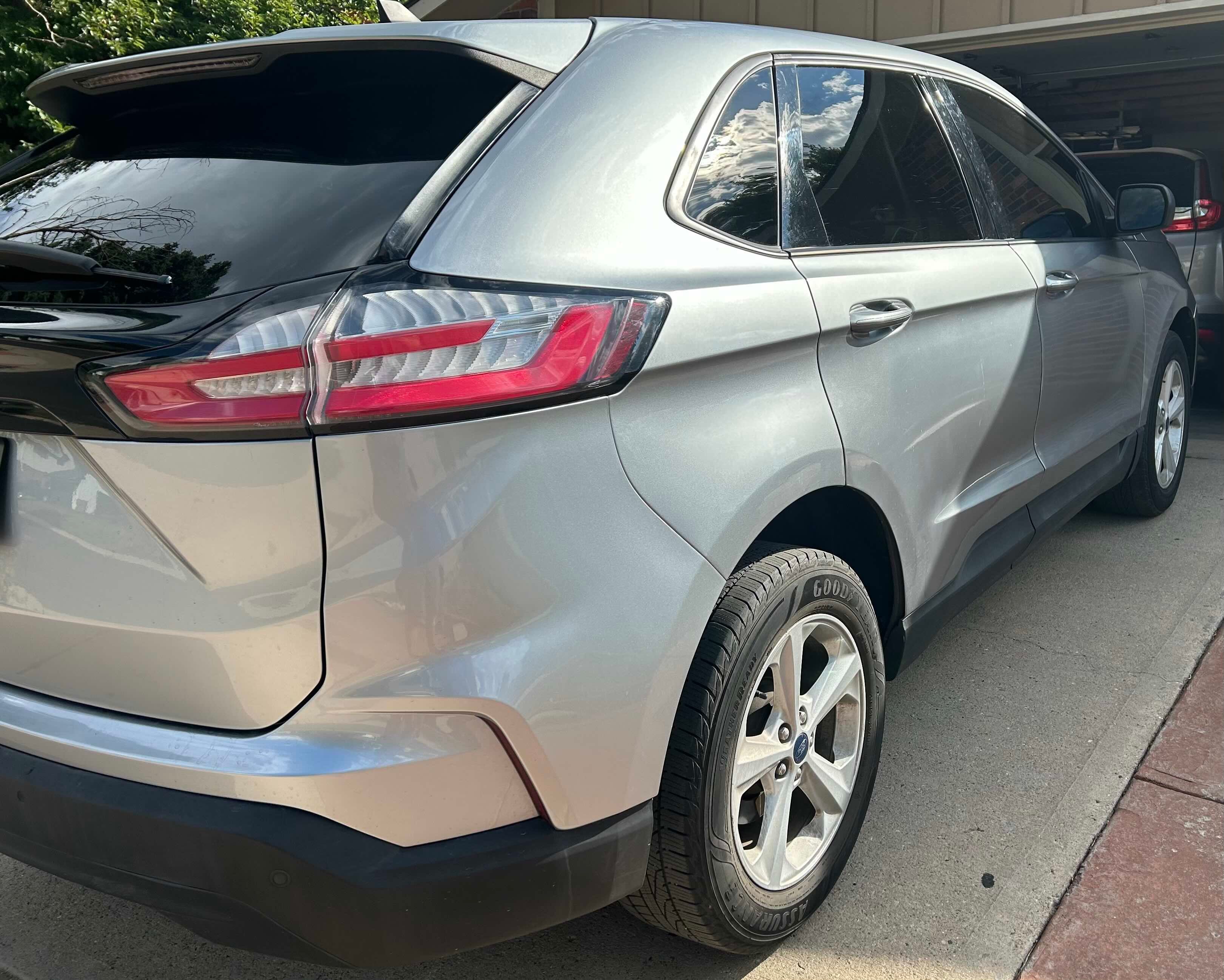 Used 2021 Ford Edge SE FWD image 8