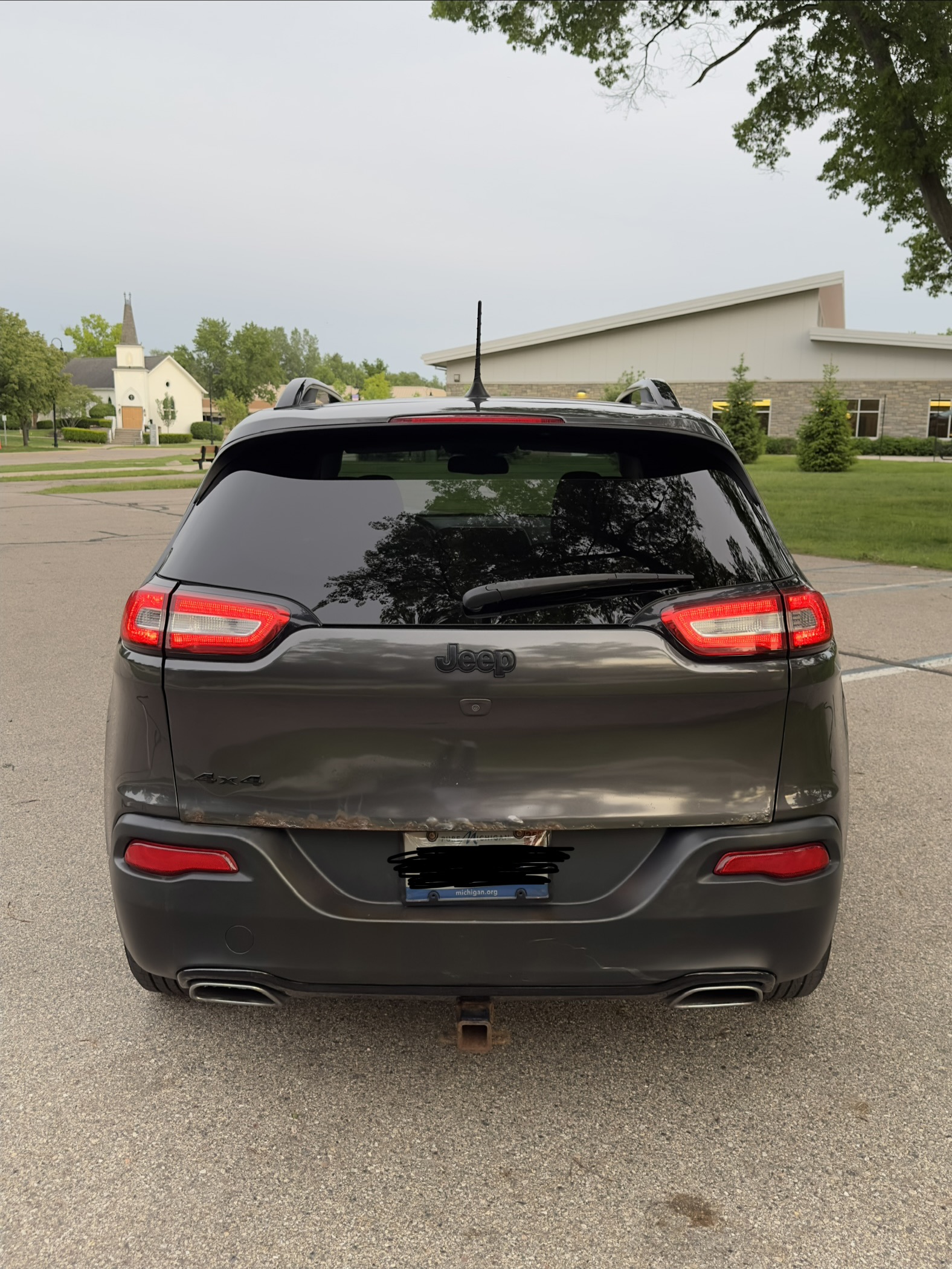 Used 2016 Jeep Cherokee Latitude w/ Cold Weather Group AWD/4WD image 6
