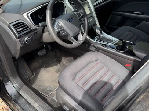 Used 2015 Ford Fusion SE image 6