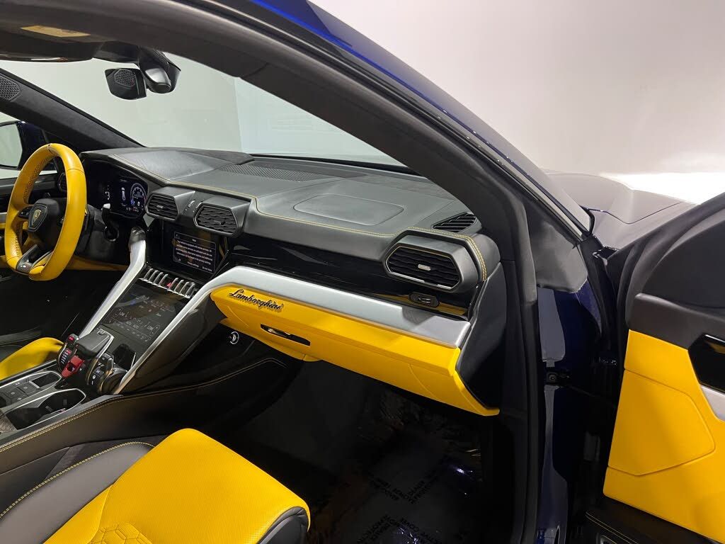 Used 2021 Lamborghini Urus AWD/4WD image 18