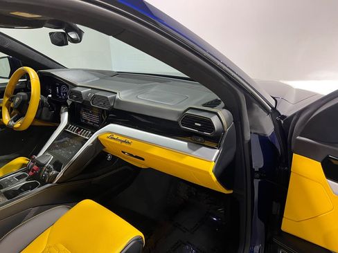 Used 2021 Lamborghini Urus AWD/4WD image 18