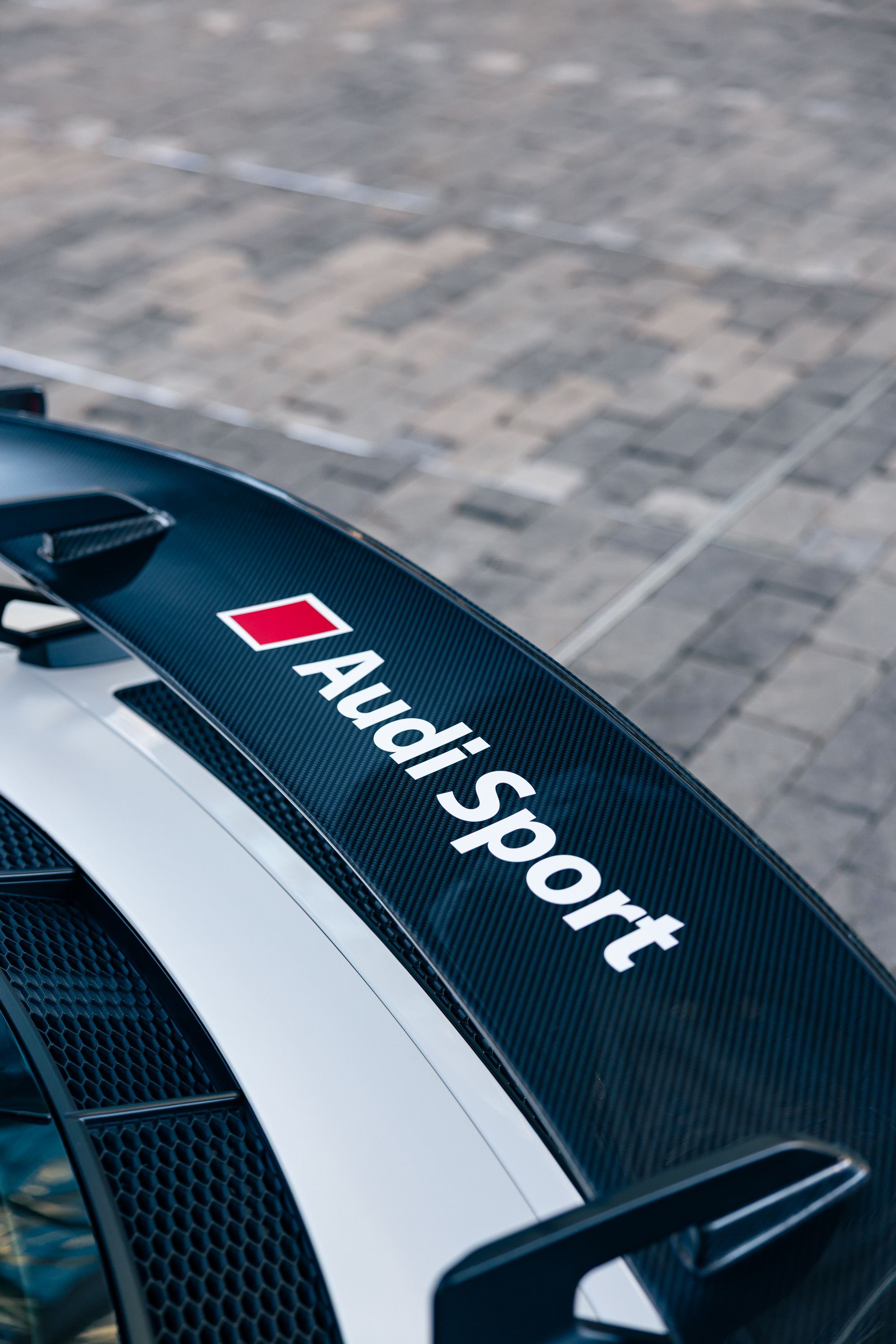 Used 2018 Audi R8 V10 w/ Premium Package RWD image 30