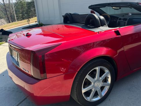 Used 2005 Cadillac XLR image 16