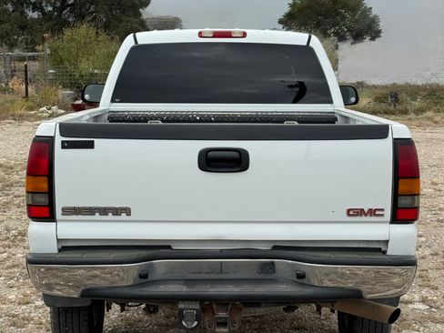 Used 2005 GMC Sierra 2500 SLE w/ Heavy-Duty Power Package image 9