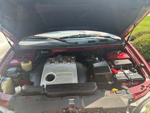 Used 2005 Kia Sedona FWD image 5