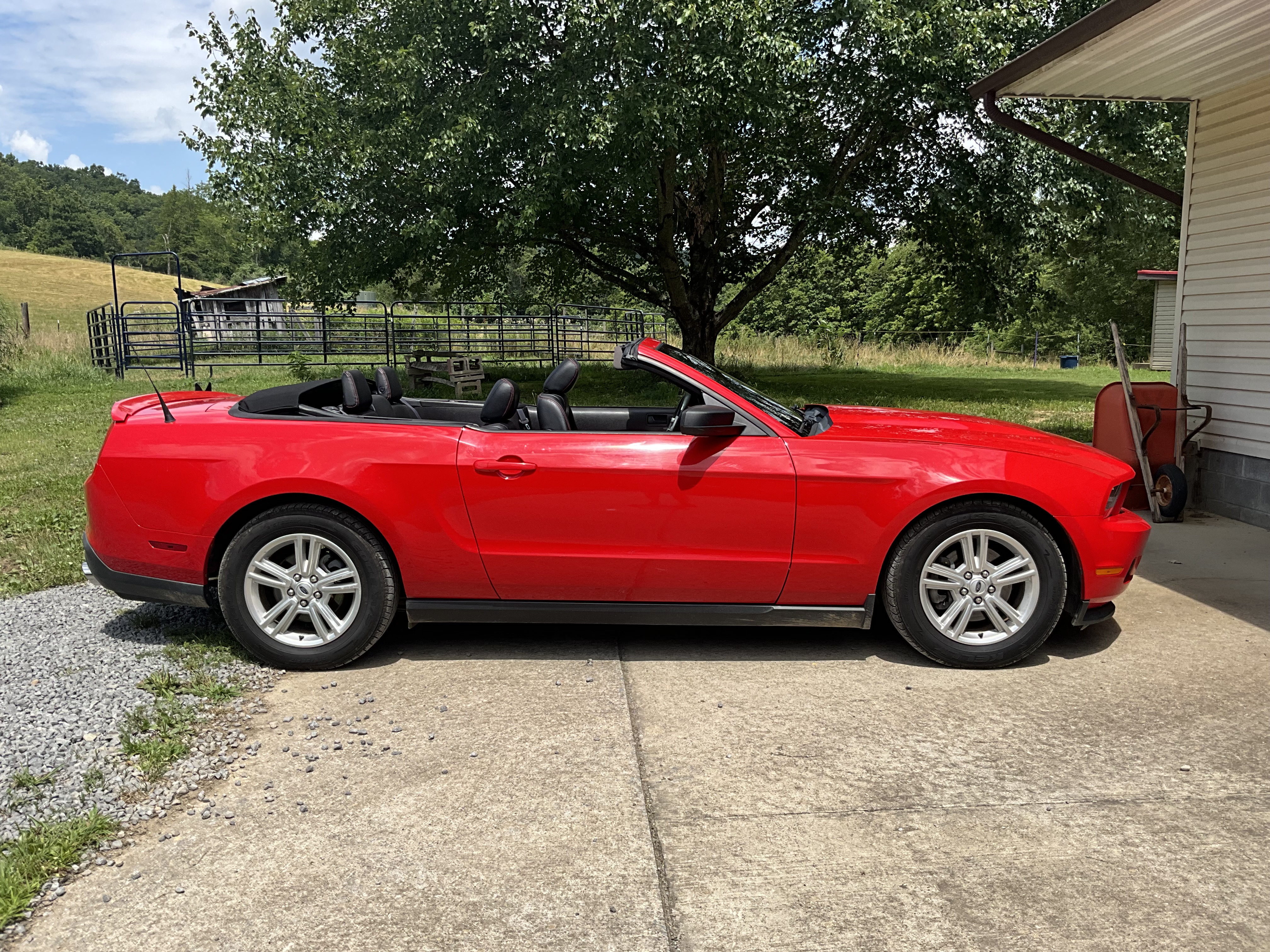 Used 2012 Ford Mustang Convertible RWD image 8