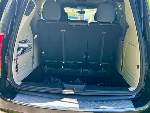 Used 2017 Dodge Grand Caravan SXT FWD image 17