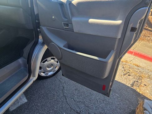 Used 2000 Volkswagen Eurovan MV image 16