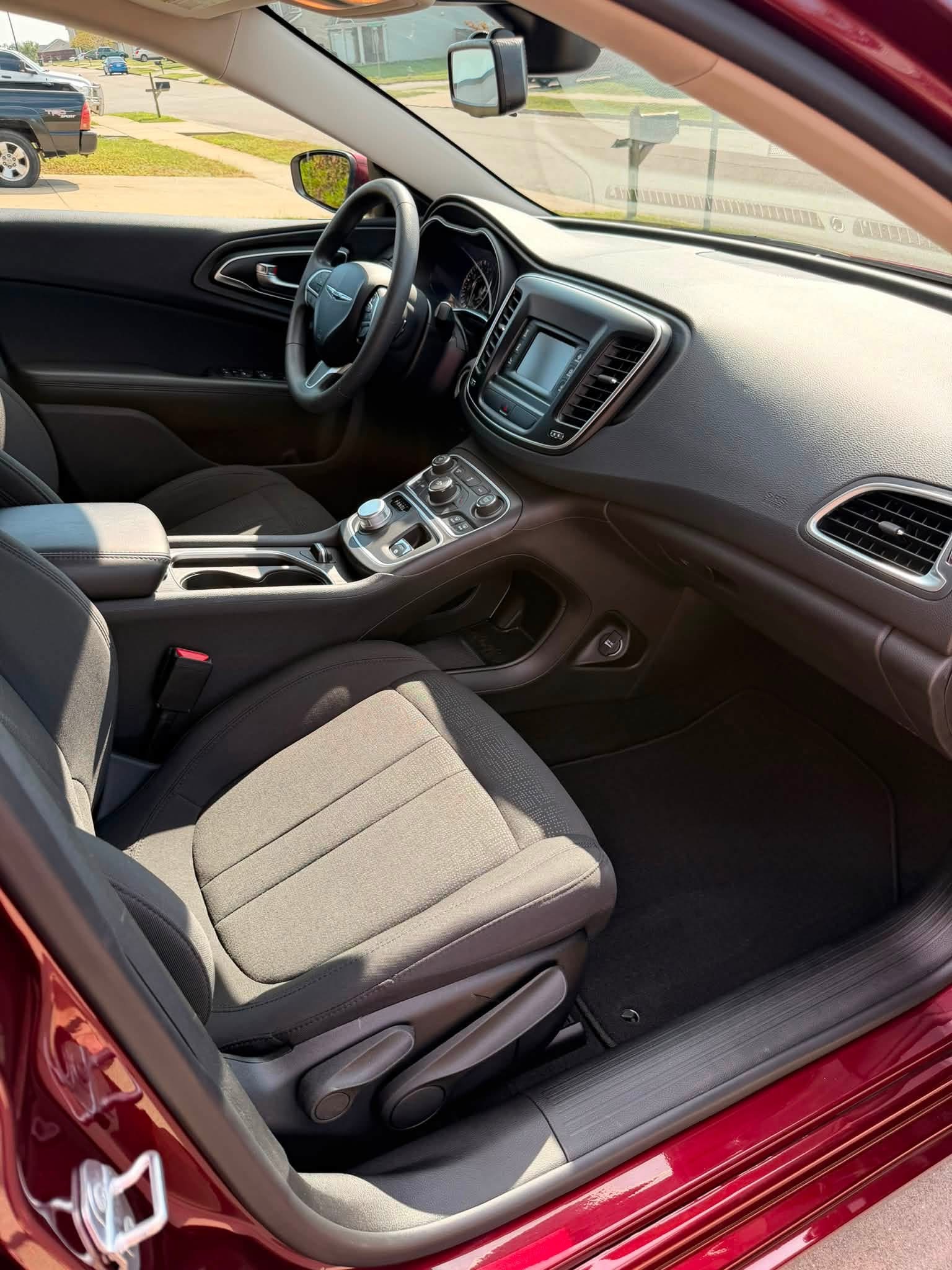 Used 2015 Chrysler 200 Limited FWD image 15