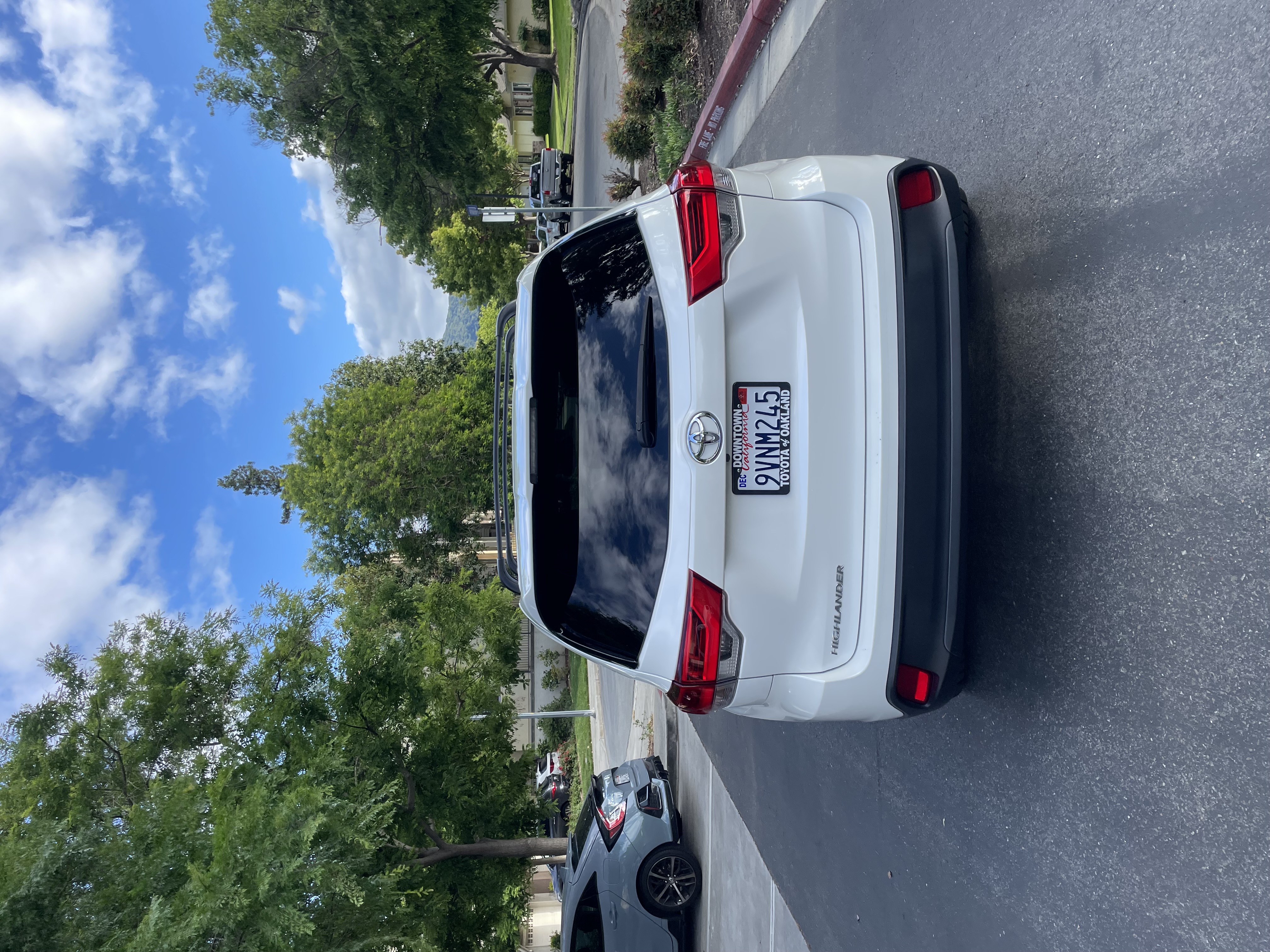 Used 2019 Toyota Highlander LE FWD image 9