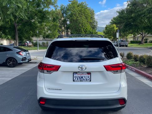 Used 2019 Toyota Highlander LE FWD image 9