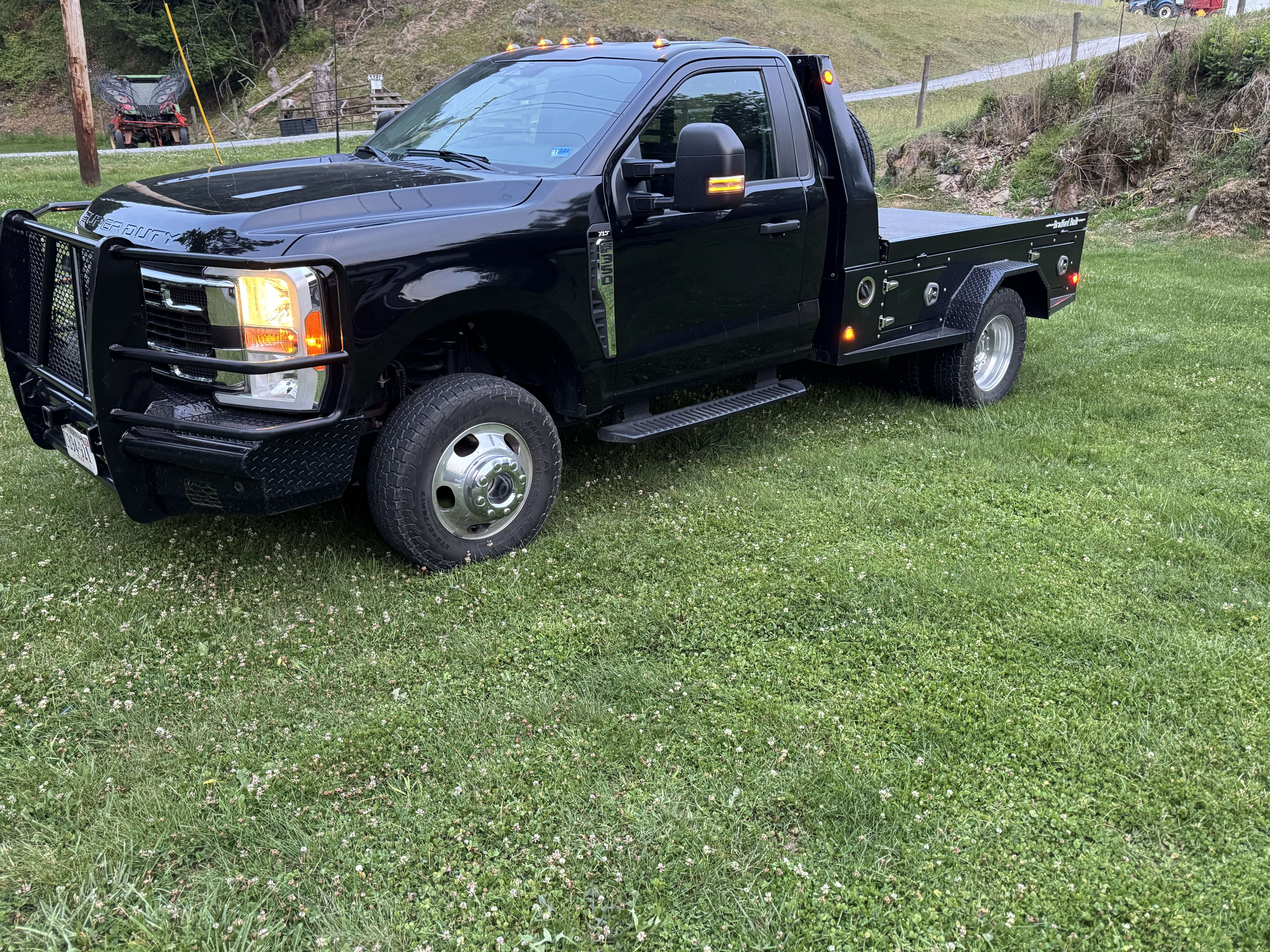 Used 2023 Ford F350 XLT w/ Snow Plow Prep Package AWD/4WD image 5