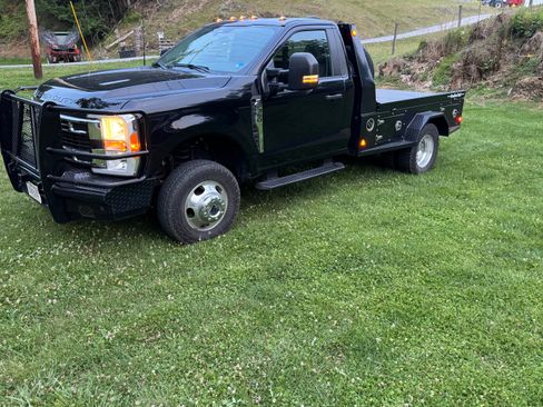 Used 2023 Ford F350 XLT w/ Snow Plow Prep Package AWD/4WD image 5