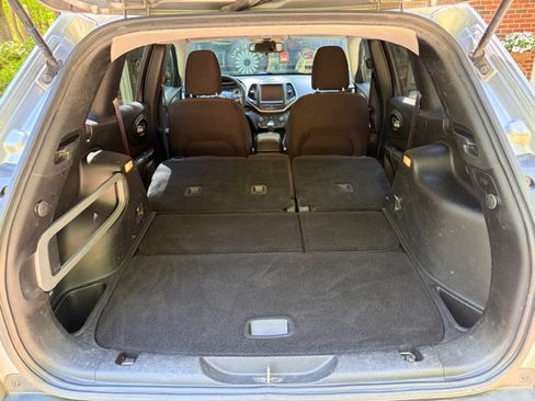 Used 2016 Jeep Cherokee Latitude AWD/4WD image 11