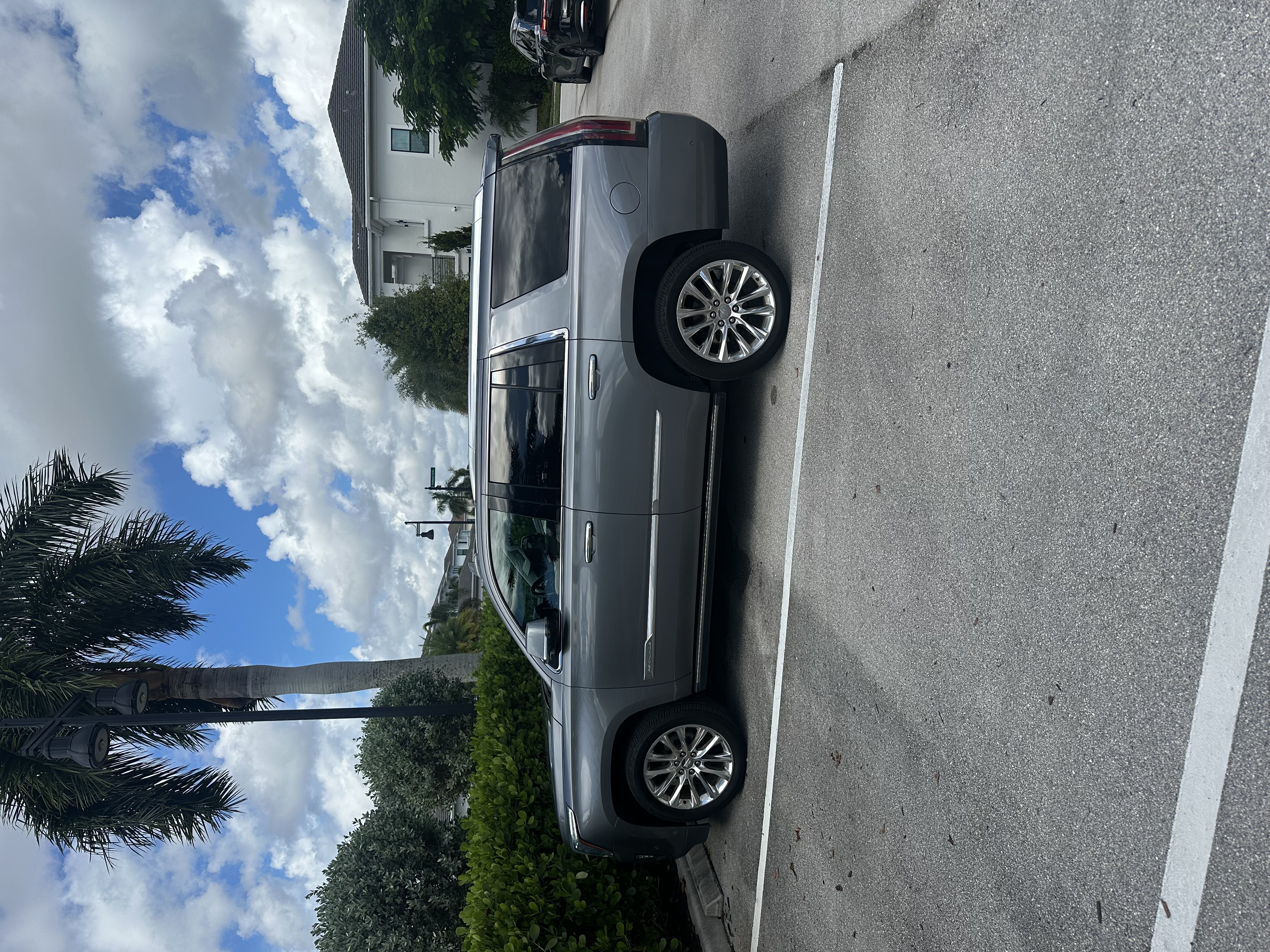 Used 2019 Cadillac Escalade Premium Luxury AWD/4WD image 16