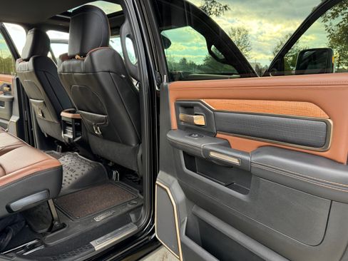 Used 2024 RAM 2500 Limited w/ Towing Technology Group image 21