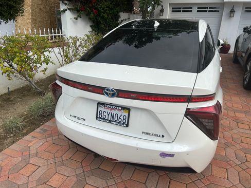 Used 2018 Toyota Mirai image 4