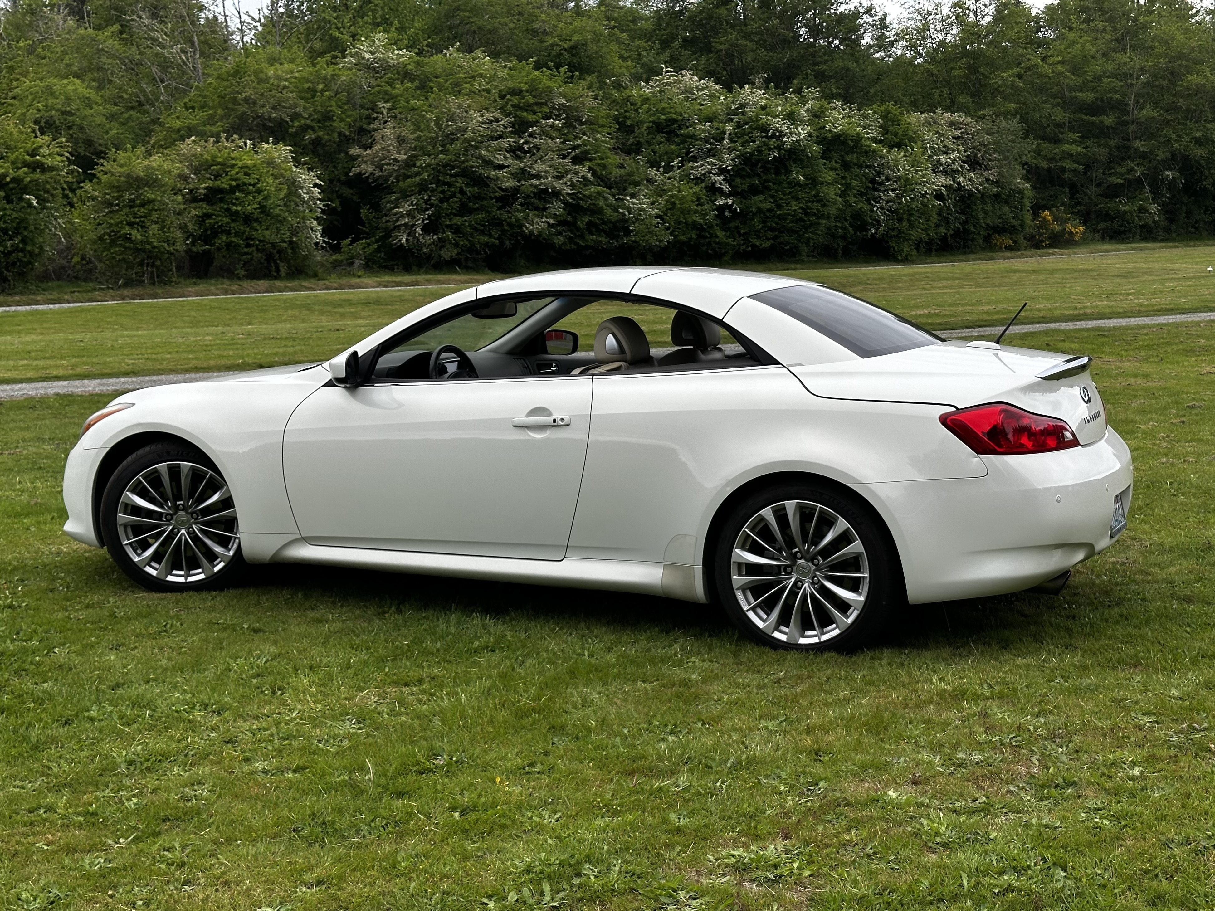 Used 2011 INFINITI G37 Convertible w/ Premium Pkg RWD image 27