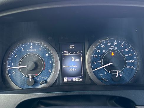 Used 2017 Toyota Sienna XLE image 8