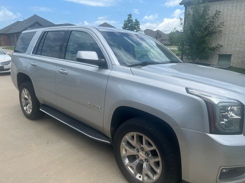 Used 2017 GMC Yukon SLT w/ Open Road Package AWD/4WD image 4