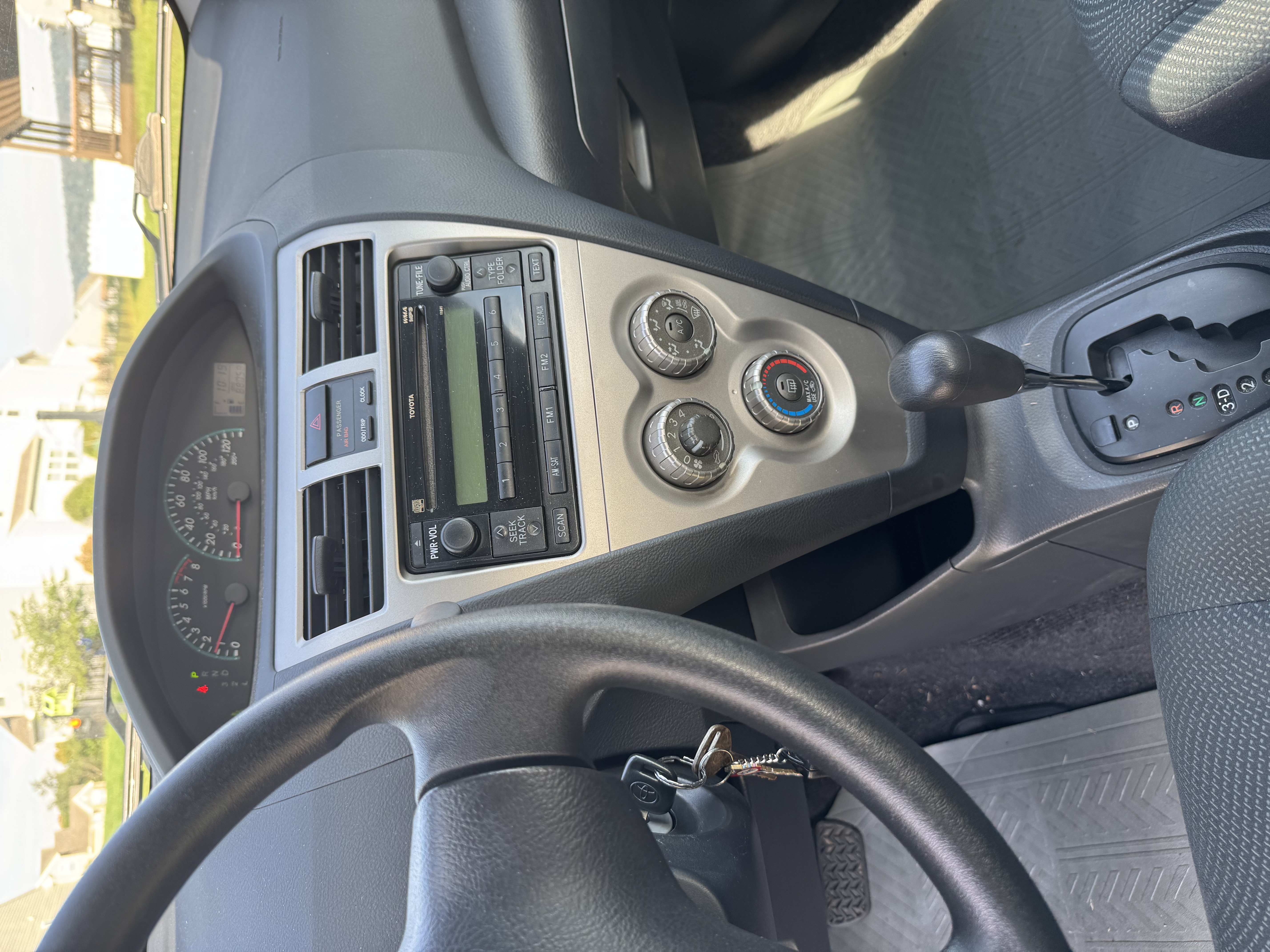 Used 2010 Toyota Yaris Sedan w/ Convenience Pkg FWD image 10