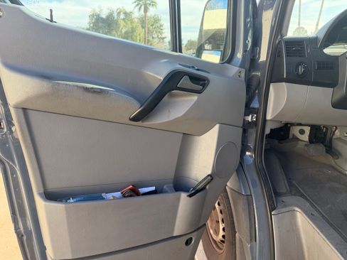 Used 2018 Mercedes-Benz Sprinter 2500 image 10