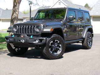 Used 2024 Jeep Wrangler Unlimited Rubicon 4xe w/ Capability Package AWD/4WD image 4