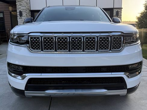 Used 2023 Jeep Grand Wagoneer L Series II w/ Premium Group II image 10