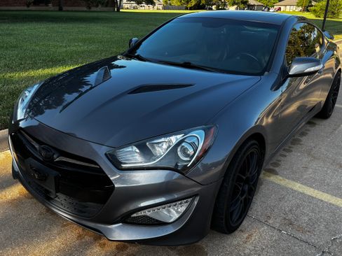 Used 2014 Hyundai Genesis 3.8 RWD image 2