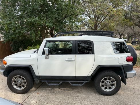 Used 2013 Toyota FJ Cruiser 4WD image 1