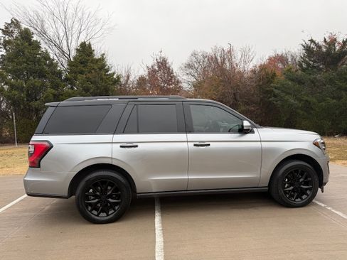 Used 2021 Ford Expedition Limited image 10
