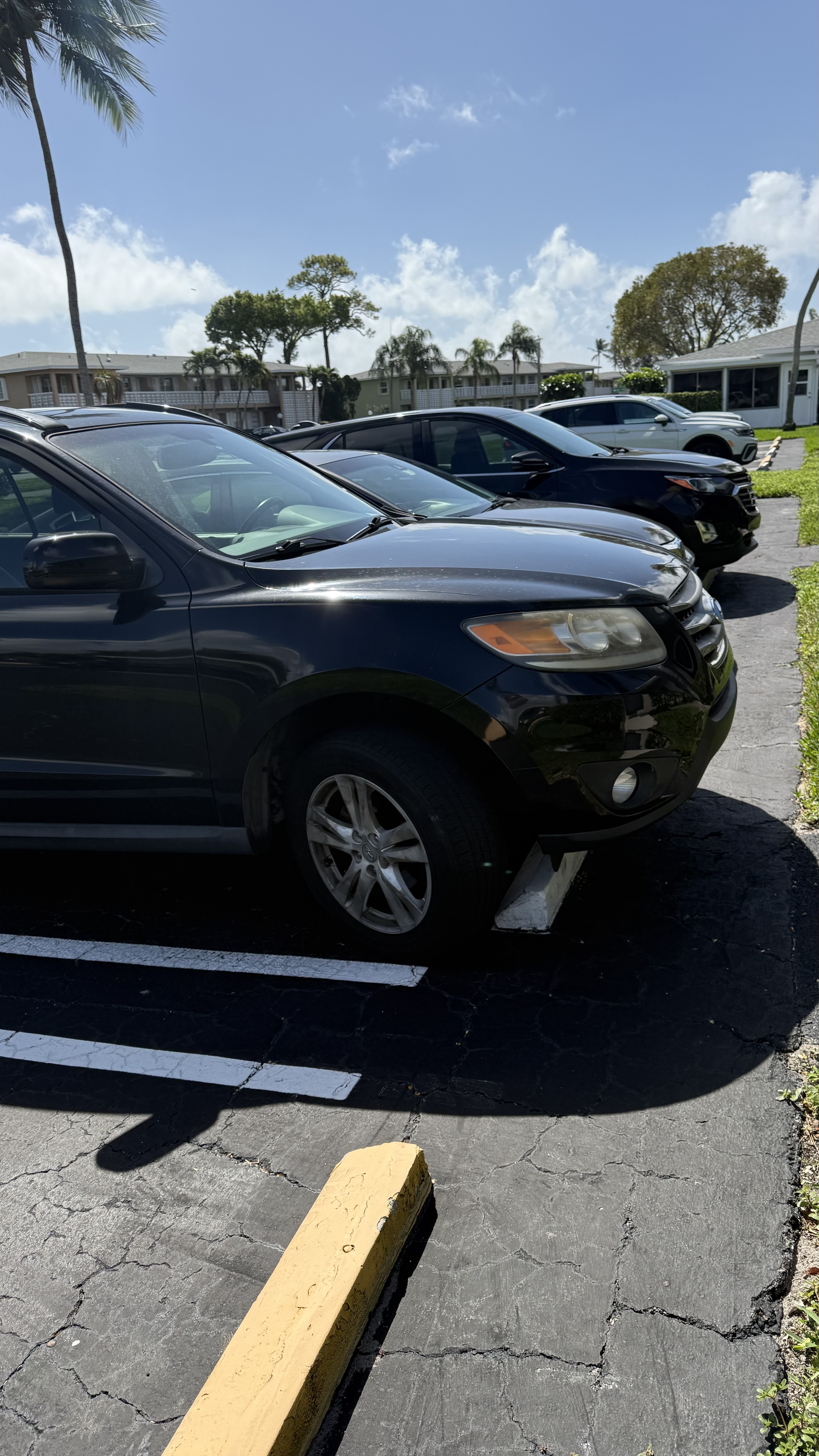 Used 2012 Hyundai Santa Fe Limited w/ Navigation Pkg 4 FWD image 2
