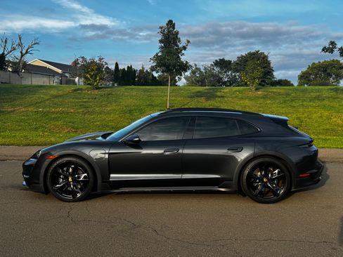 Used 2022 Porsche Taycan 4 Cross Turismo AWD/4WD image 9