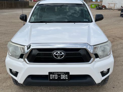 Used 2015 Toyota Tacoma 4x4 Double Cab w/ TRD Off-Road Package image 2