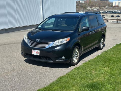 Used 2015 Toyota Sienna XLE w/ XLE Navigation Package AWD/4WD image 1