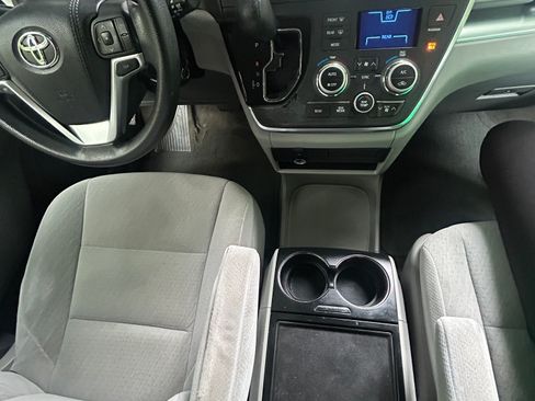 Used 2015 Toyota Sienna LE FWD image 6