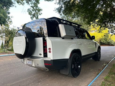 Used 2023 Land Rover Defender 130 SE image 30