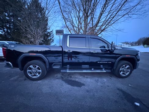 Used 2025 GMC Sierra 2500 SLT w/ X31 Off-Road Package image 10