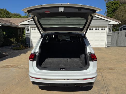 Used 2018 Volkswagen Tiguan SEL image 12