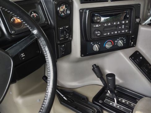 Used 2003 HUMMER H1 4-Door Wagon image 11