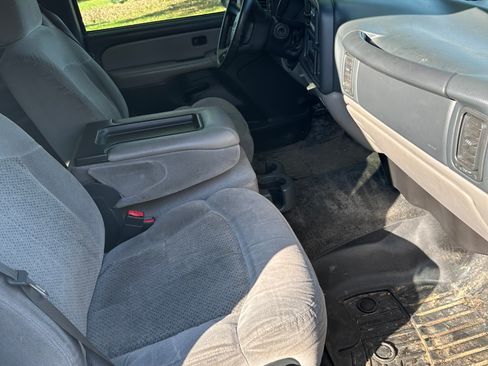 Used 2001 Chevrolet Suburban 2500 LS w/ LS Preferred Equipment Group image 5