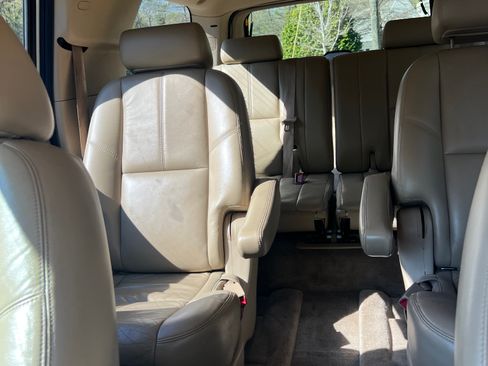 Used 2009 Chevrolet Suburban LT image 16