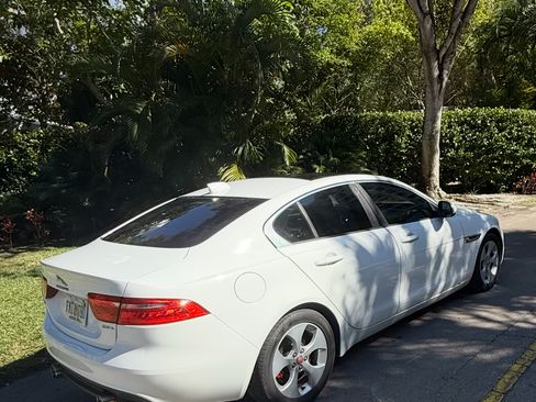 Used 2017 Jaguar XE image 16