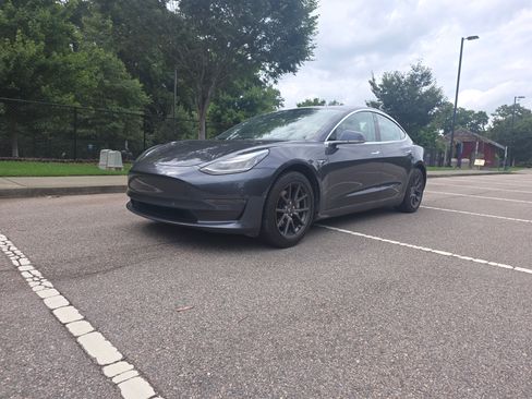 Used 2018 Tesla Model 3 Long Range RWD image 2