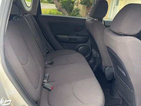 Used 2013 Kia Soul FWD image 7