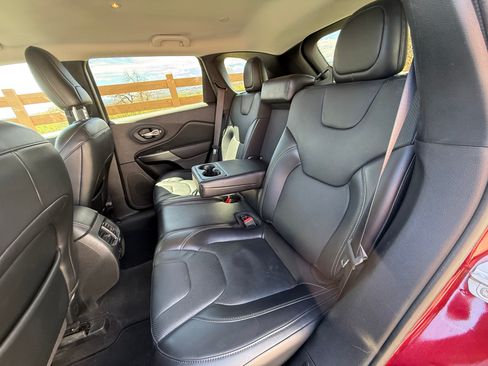 Used 2020 Jeep Cherokee Limited image 8