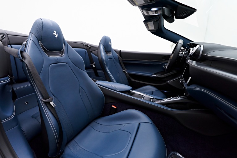 Used 2019 Ferrari Portofino RWD image 12