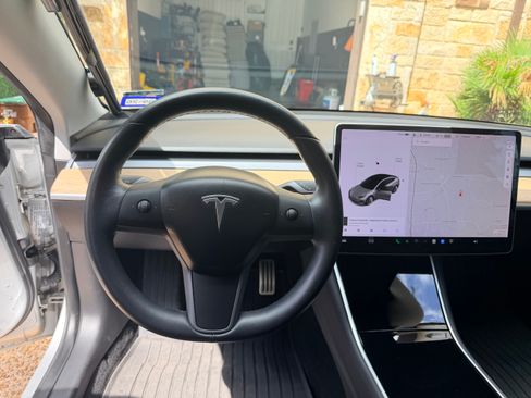 Used 2018 Tesla Model 3 Performance image 10