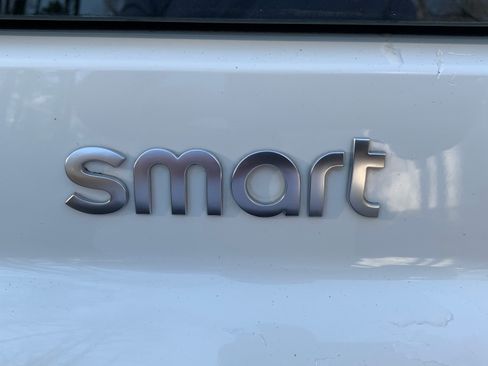 Used 2014 smart fortwo passion image 10