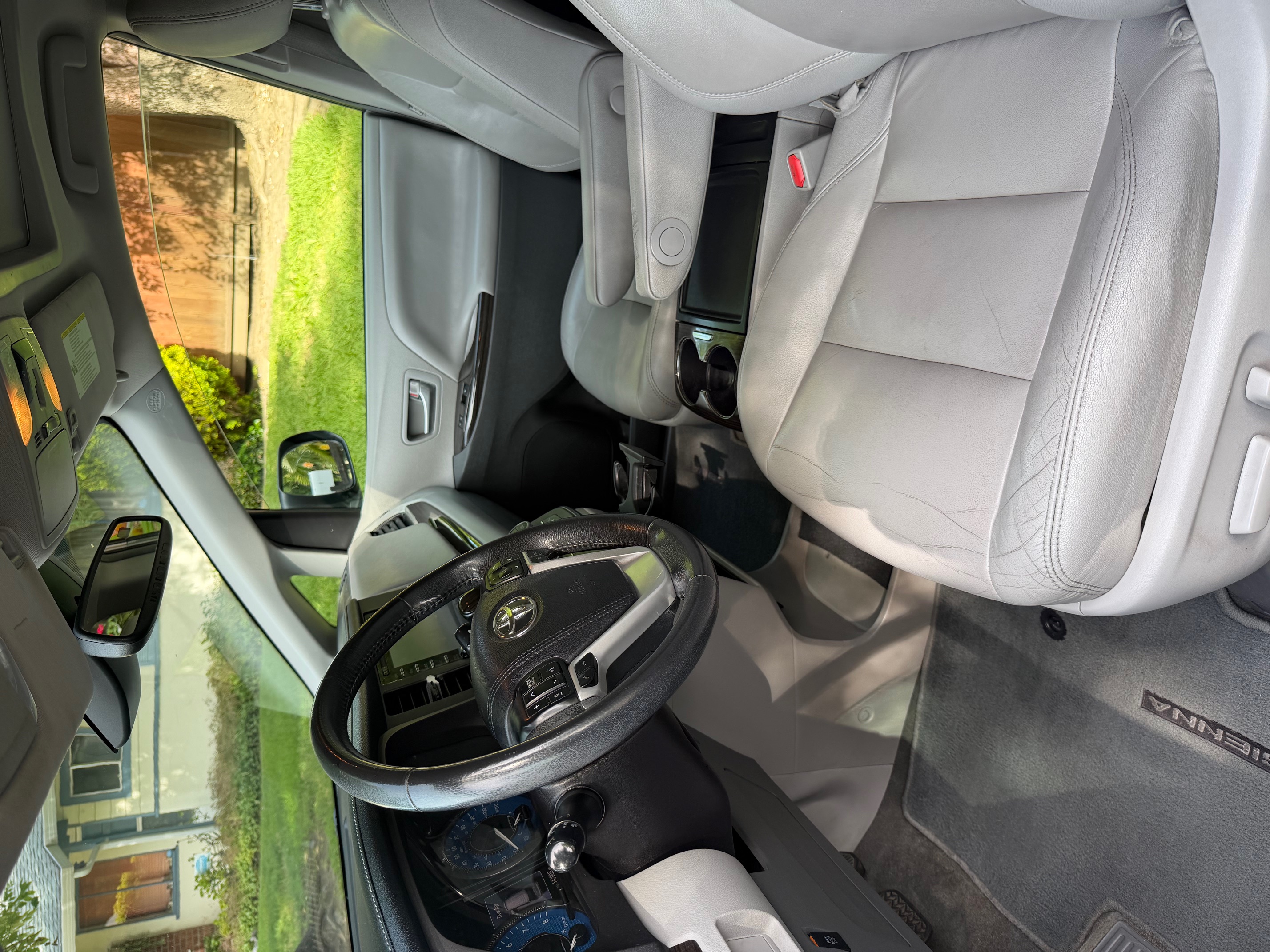 Used 2018 Toyota Sienna XLE FWD image 8